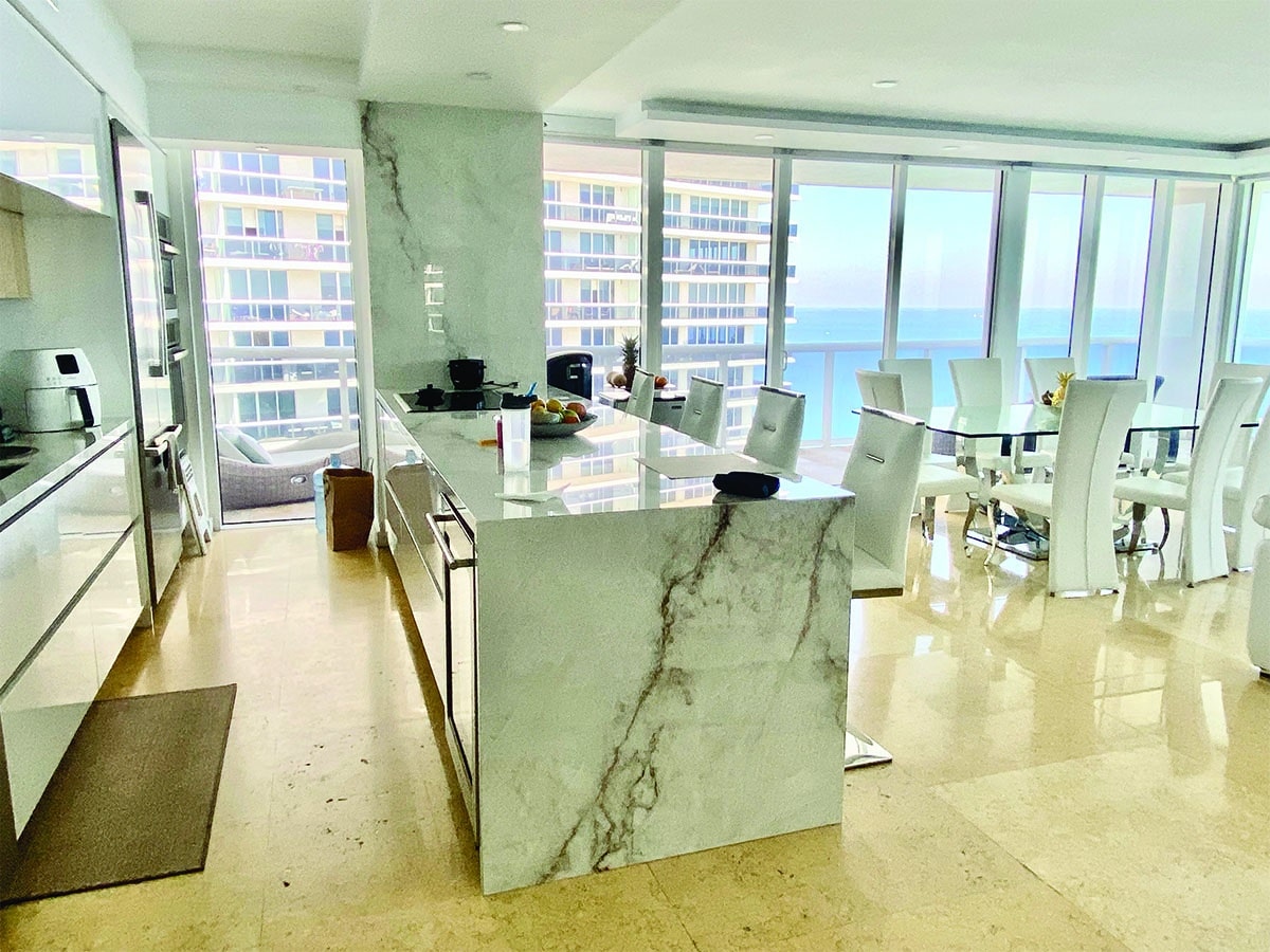 Untitled-1_0001_beach before 2 Modular Business Office - view of the front porch with wooden roof, designed by Beatrice Leupold